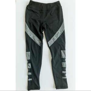 1 Kiss Size 7/8 Black and Grey leggings